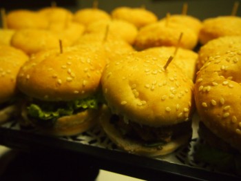 Mini hamburgers aux manchons de canard et girolles